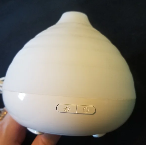 Essential Oil Diffuser - Picture 2 of 3